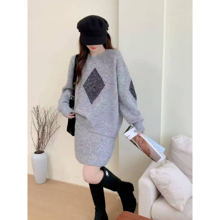 Pull en tricot féminin avec des détails en diamant scintillants et une coupe décontractée Chic & Stil