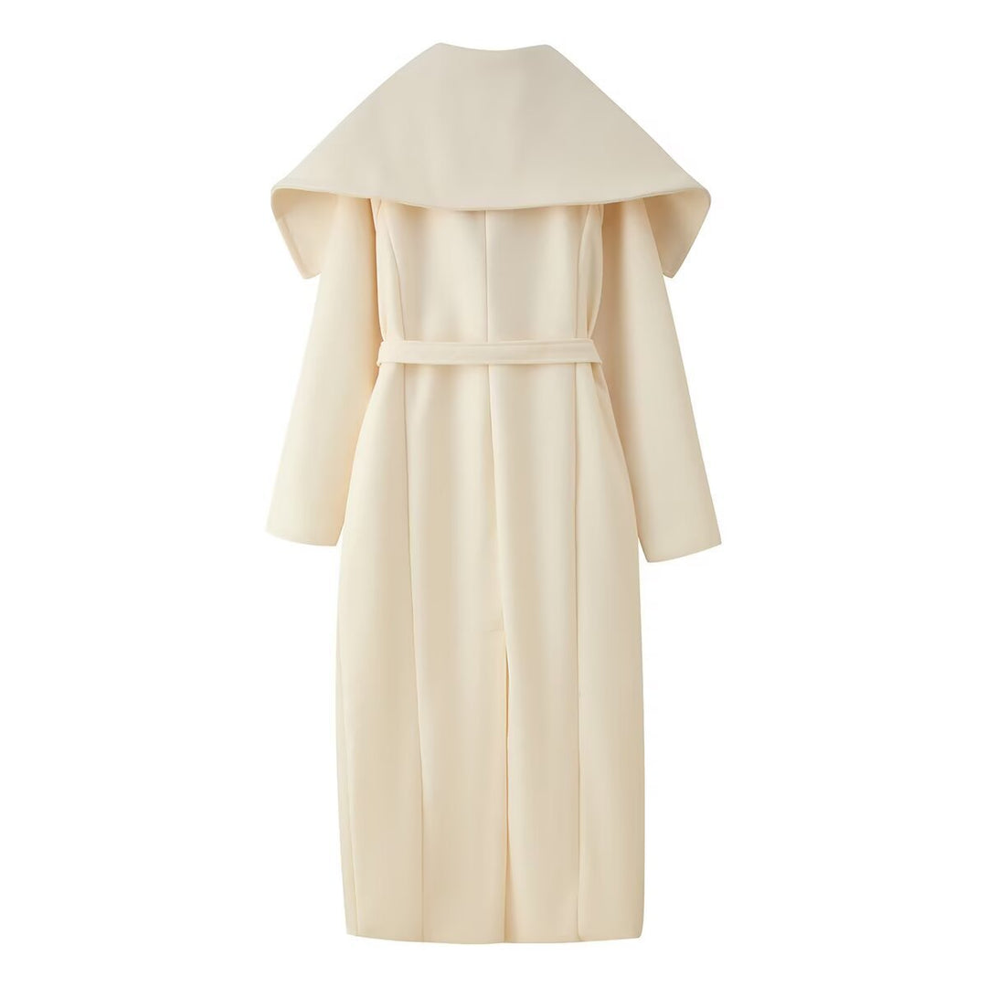 Elegant trench coat for ladies with a large collar and fitted belt Lune London