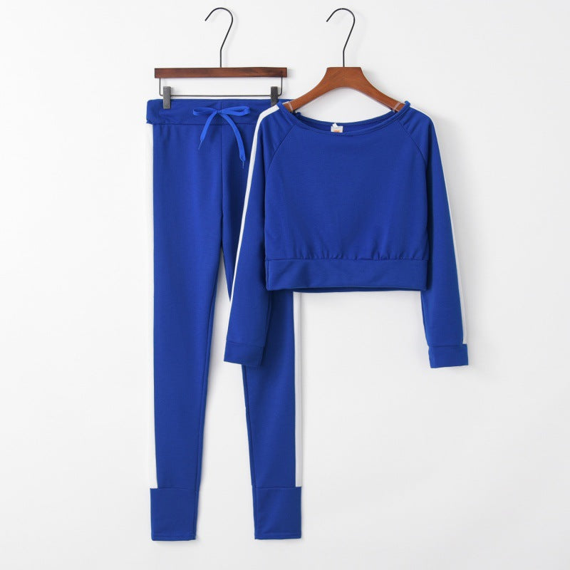 Ensemble de loungewear sportif pour femmes avec top court et pantalons ajustés Chic & Stil