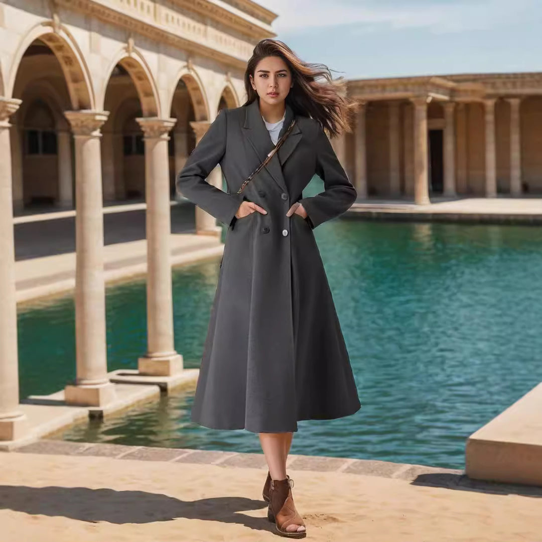 Elegant winter coat, fitted for ladies with double-breasted fastening and practical pockets Lune London