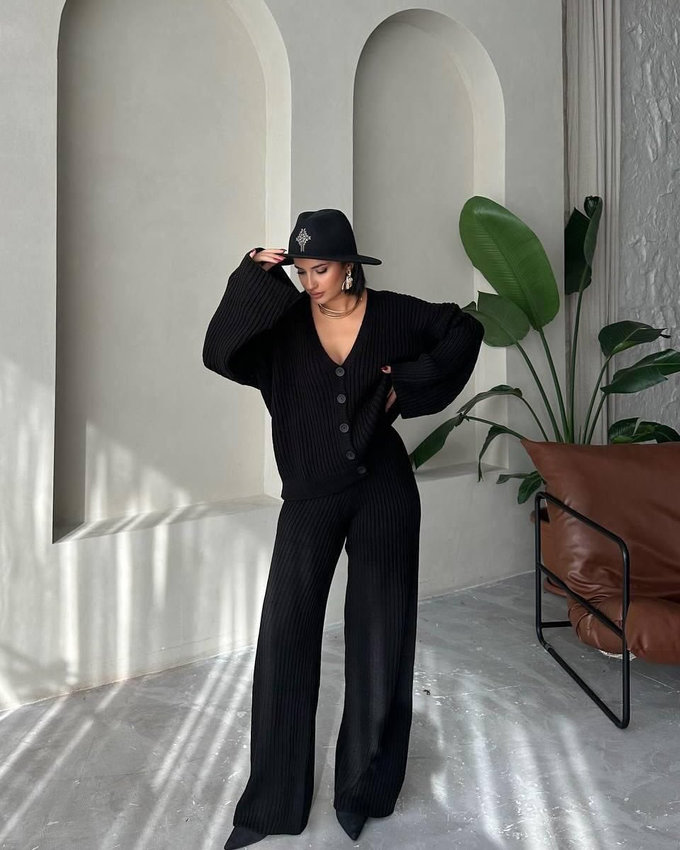 Women's knit set with button details and loose fit Lune London