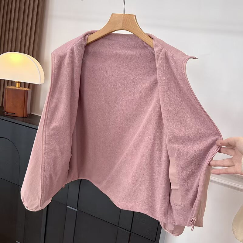 Veste en polaire confortable pour femmes avec col haut et poches pratiques Chic & Stil