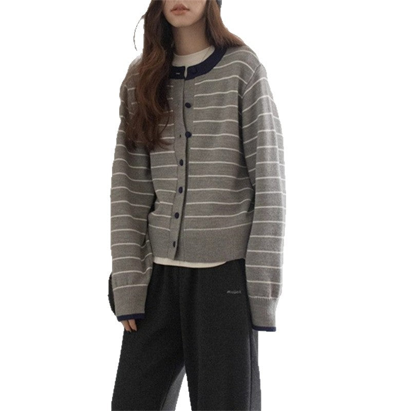Comfortable knitted cardigan for women with a youthful striped pattern and a practical button closure Lune London