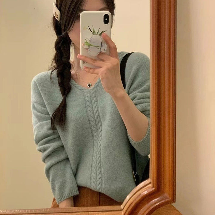 Pull élégant pour femmes en V avec un motif de câble fin Chic & Stil