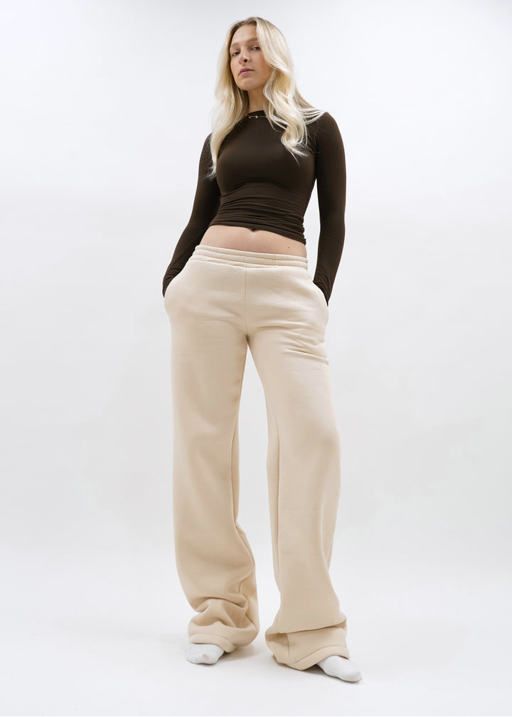 Fitted long sleeve T-shirt set for women and comfortable jogger pants Lune London