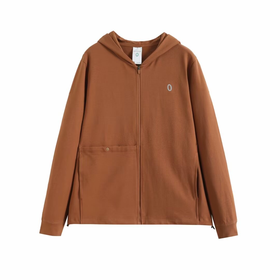 Veste à capuche respirante pour femmes avec poche zippée innovante Chic & Stil