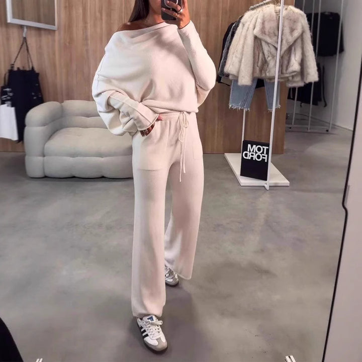Casual set for women with loose fit and plunging neckline Lune London