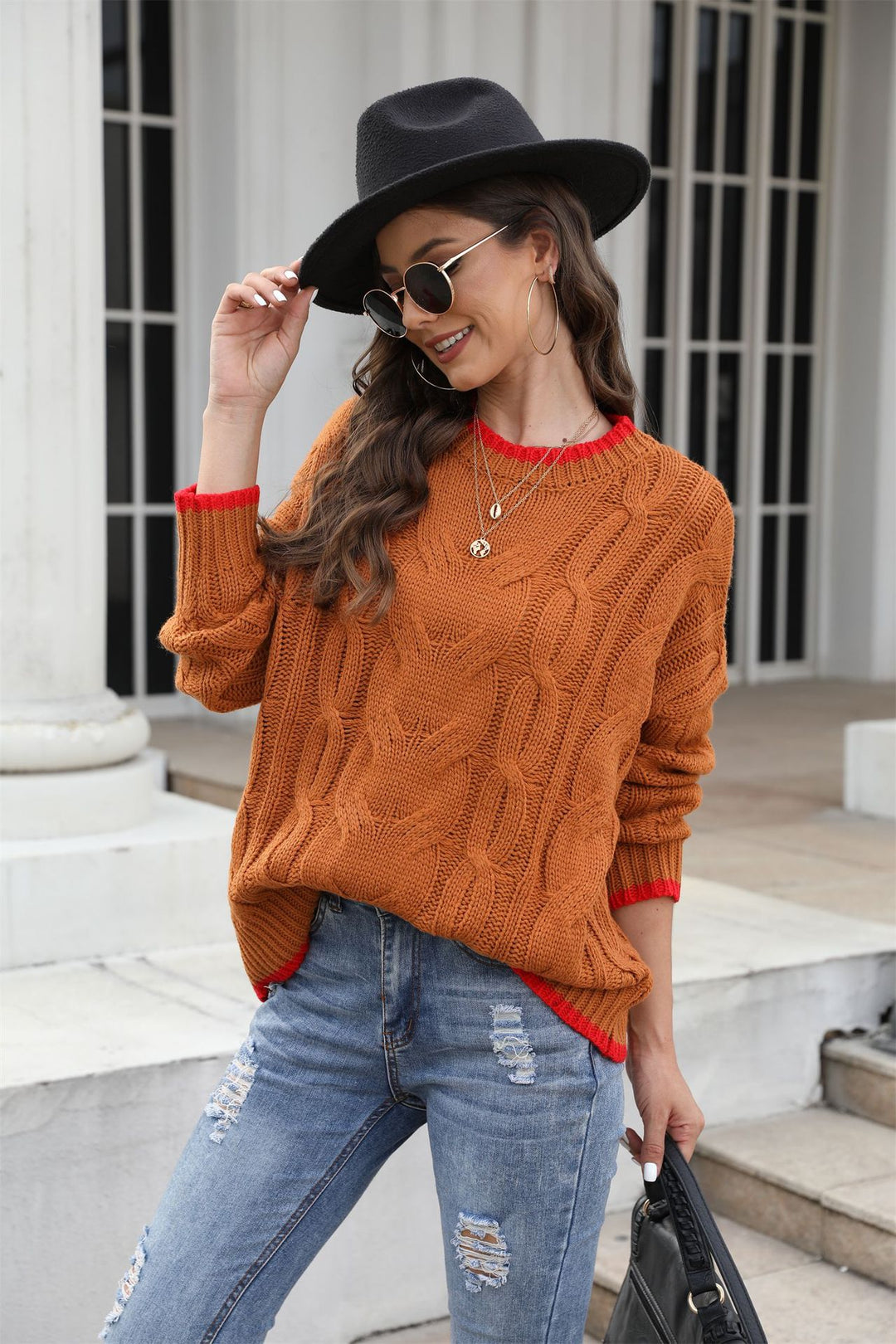 Pull femme en tricot épais avec un motif en câble unique et des accents tendance Chic & Stil