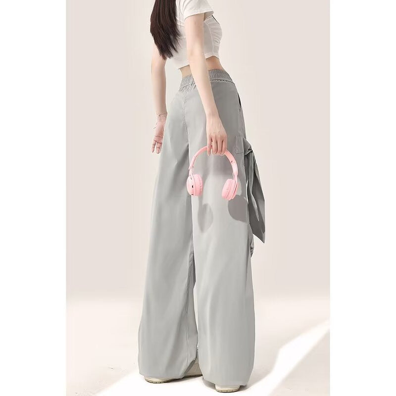 Women's cargo pants with a wide cut and practical side pockets