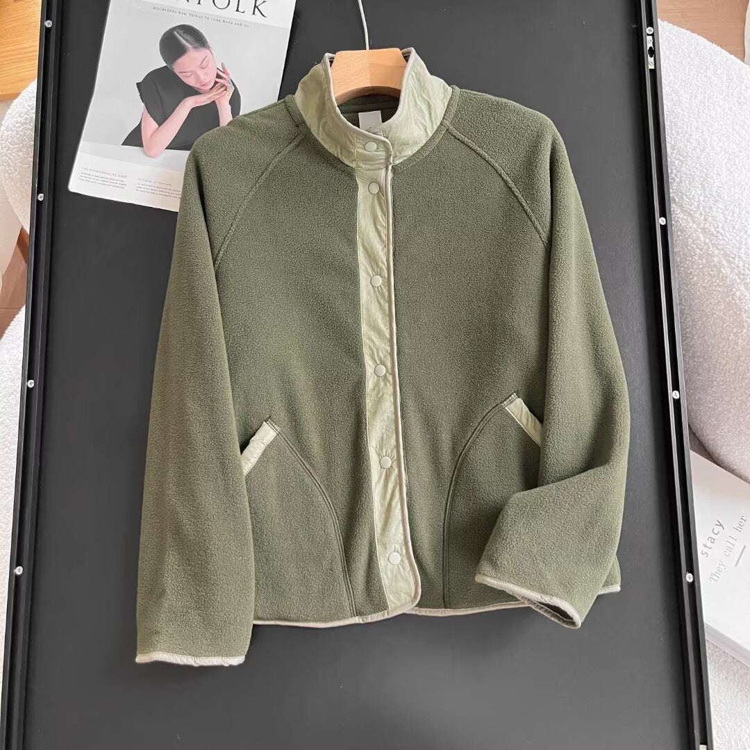Veste en polaire confortable pour femmes avec col élastique et poches pratiques Chic & Stil