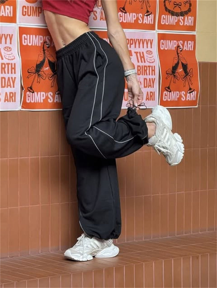 Casual sports pants for women with side stripes and practical pockets Lune London