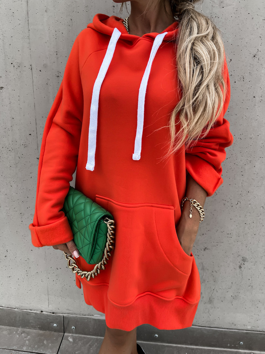 Robe hoodie pour femme avec capuche et fentes latérales Chic & Stil