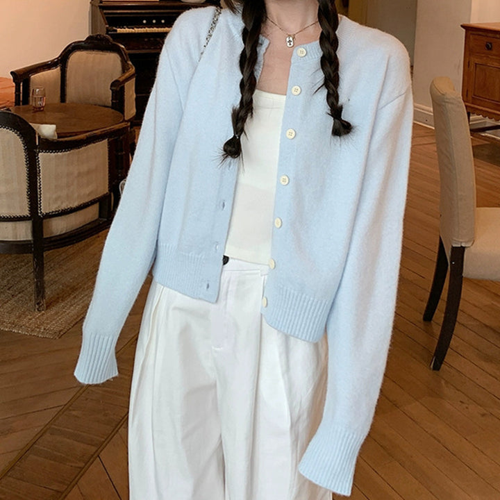 Cardigan doux femme avec boutons fins et coupe moderne Chic & Stil
