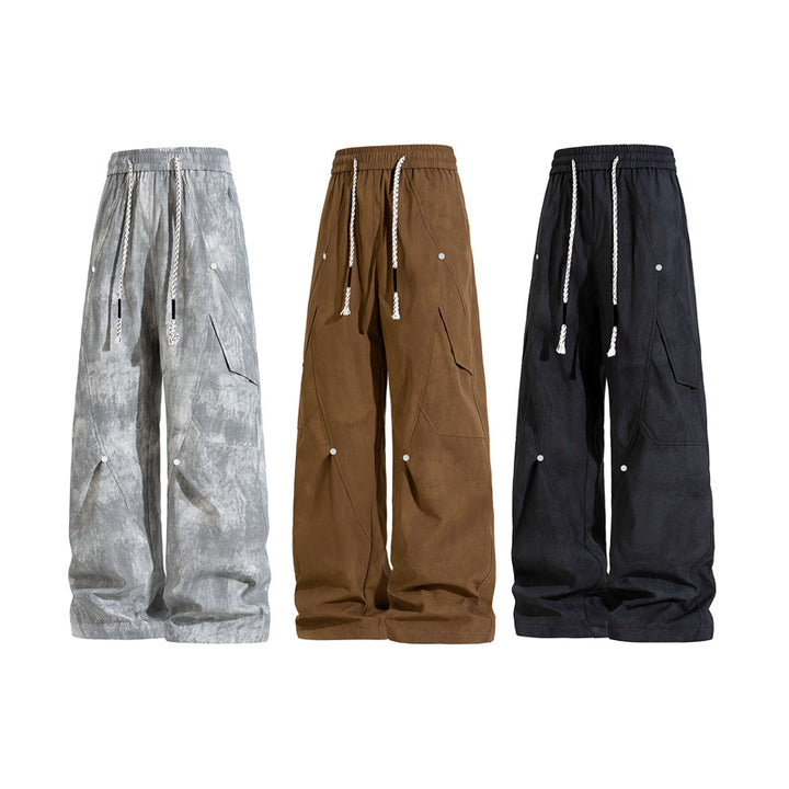 Fashionable women's cargo pants with elastic waist and deep pockets Lune London
