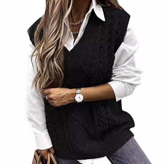 Knitted vest for women with braided design and V-neck Lune London