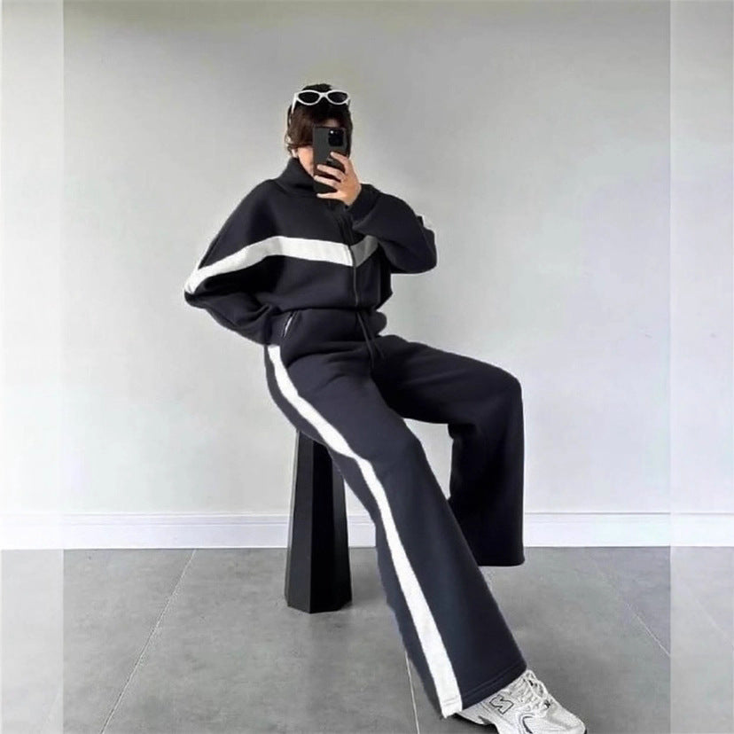 Women's sporty leisure set with trendy zipper and contrasting stripes Lune London