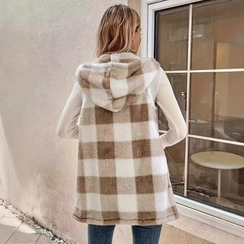 Women Cozy Checkered Vest in Plush Material Lune London