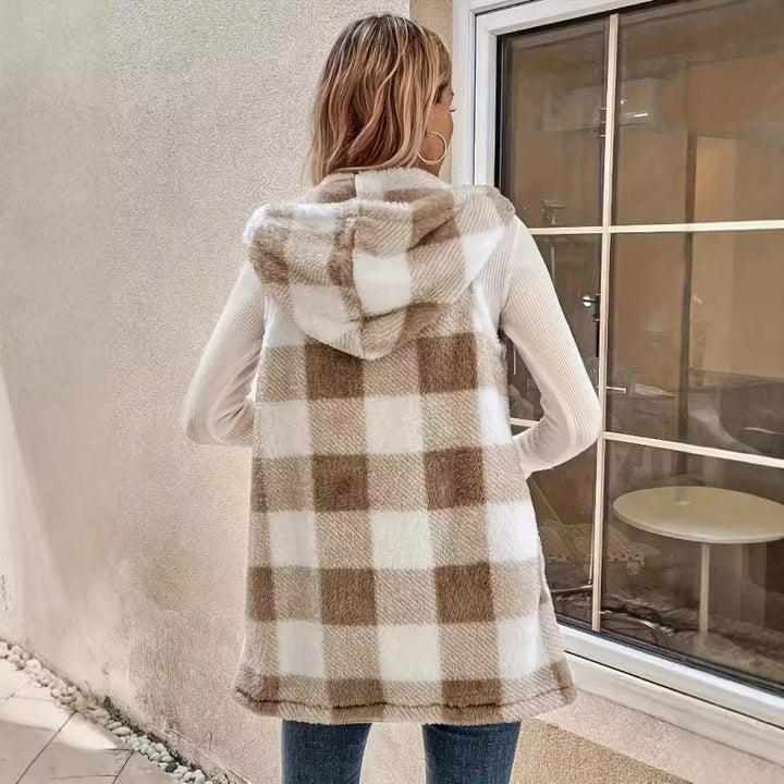 Women Cozy Checkered Vest in Plush Material Lune London