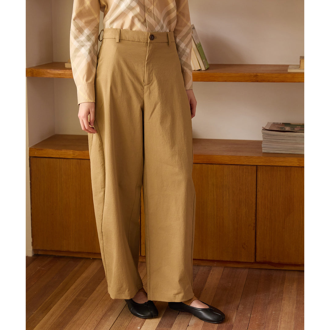Wide cotton pants for women with a minimalist design featuring high pockets Lune London
