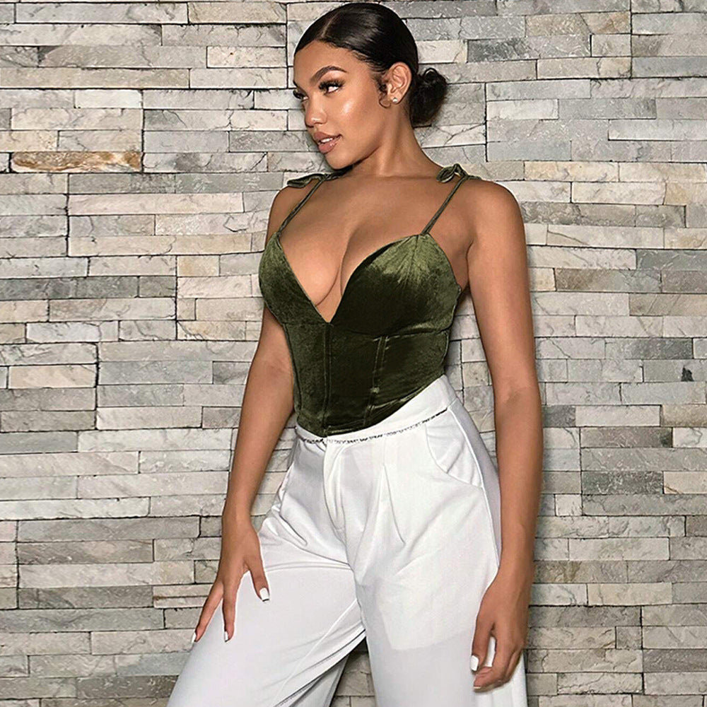 Elegant velour top for women with deep V-neck and adjustable straps Chic & Stil