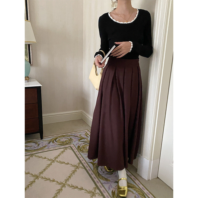 Women's elegant long-sleeved knitted top with decorative neckline Chic & Stil
