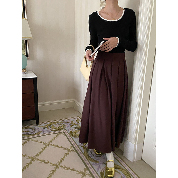 Women's elegant long-sleeved knitted top with decorative neckline Chic & Stil