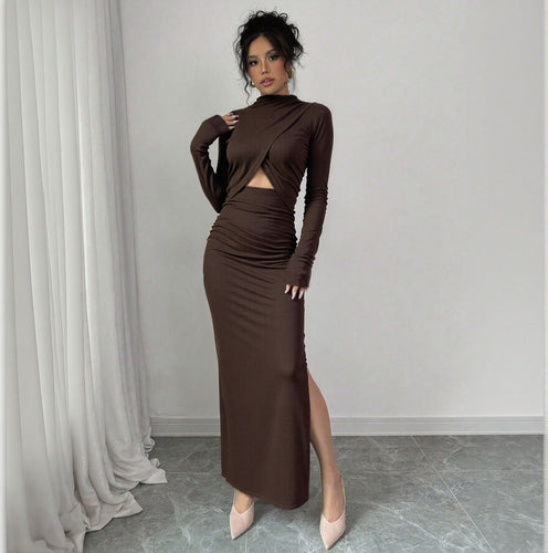 Robe portefeuille pour femmes avec une fente sophistiquée et de longues manches élégantes Chic & Stil