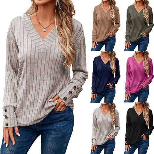 Casual women's V-neck sweater with textured ribbing design and elegant button details Lune London