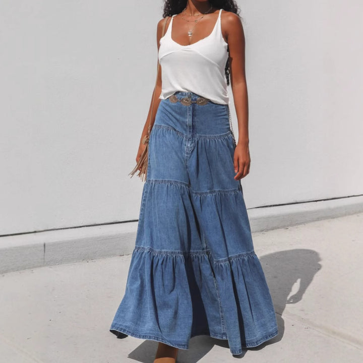 Maxi dress for women in a casual style with voluminous ruffles Chic & Stil