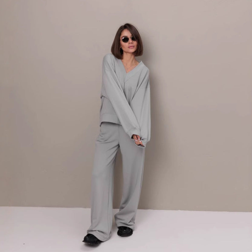 Women's sporty oversized sweatshirt with V-neck and long sleeves Lune London
