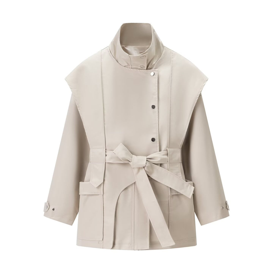 Veste trench à la mode pour femmes avec un col haut et des poches pratiques Chic & Stil