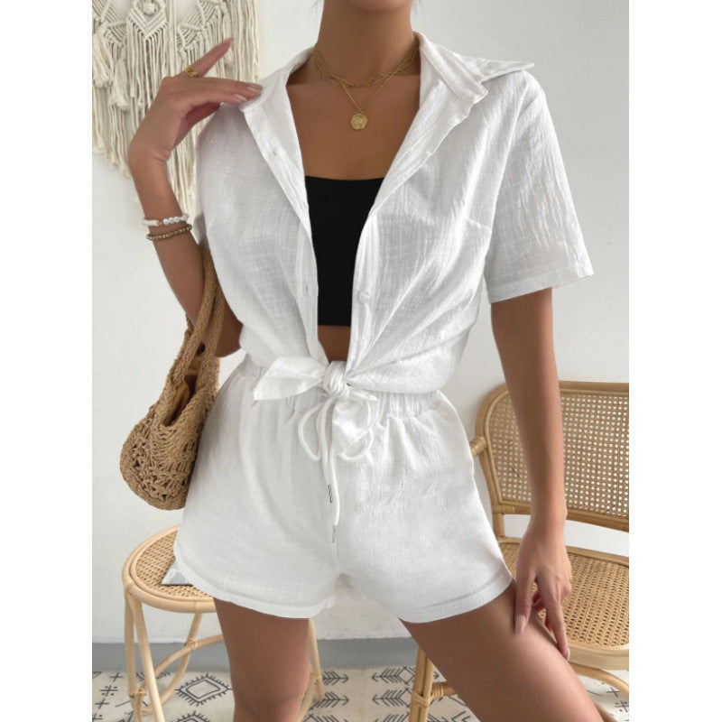 Dame Chique Loungewear-Jumpsuit made of a lightweight and breathable shirt and Lune London shorts