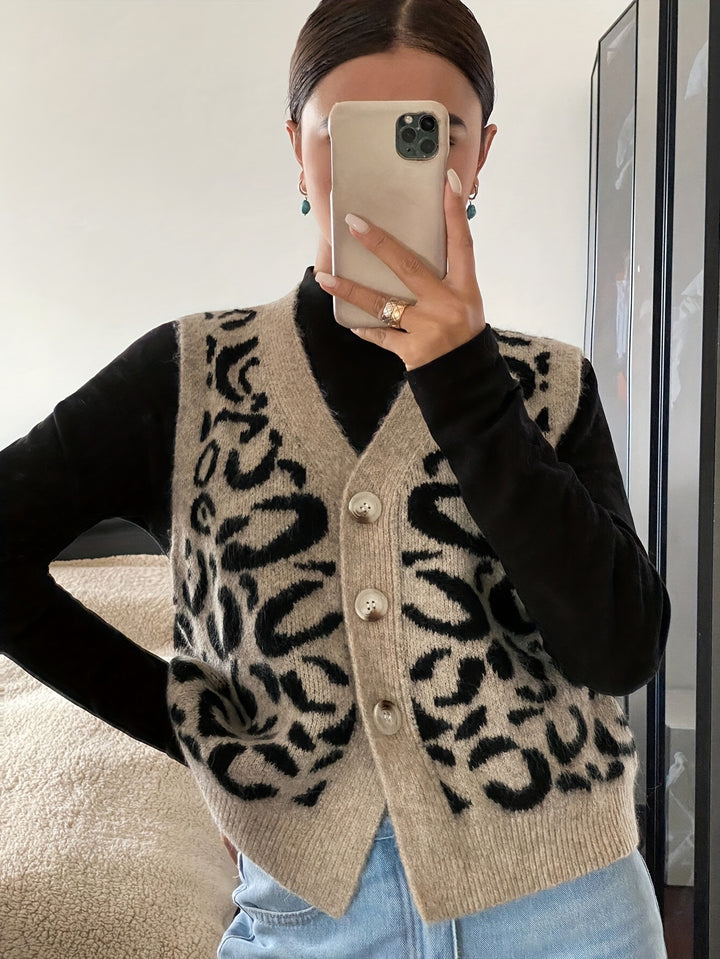 Gilet en tricot pour femmes avec un élégant motif léopard et des boutons de haute qualité Chic & Stil