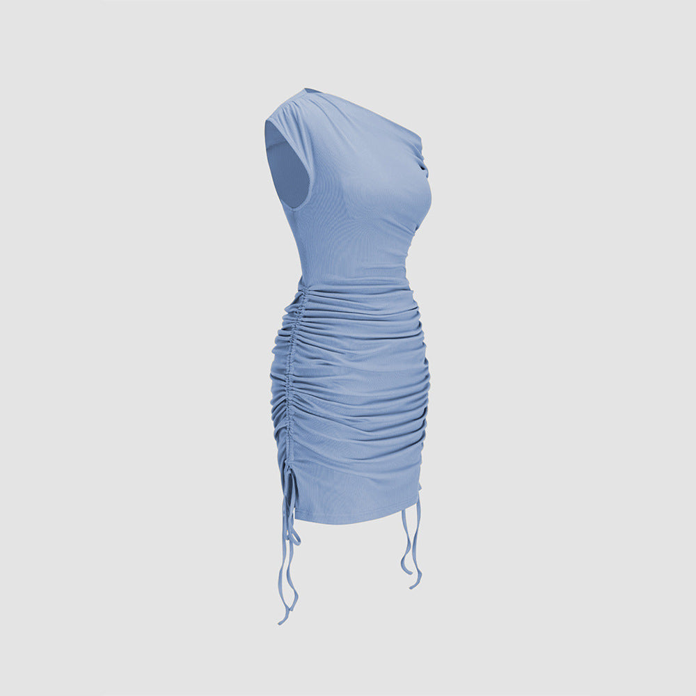 Robe enveloppante ajustée pour femmes avec encolure asymétrique et détails volantés Chic & Stil