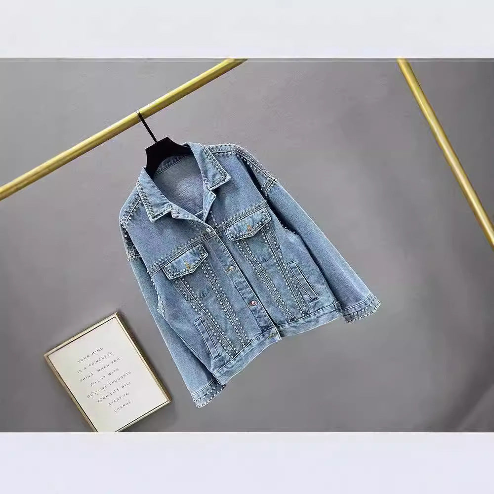 Veste en denim à la mode pour femmes avec des clous décoratifs Chic & Stil