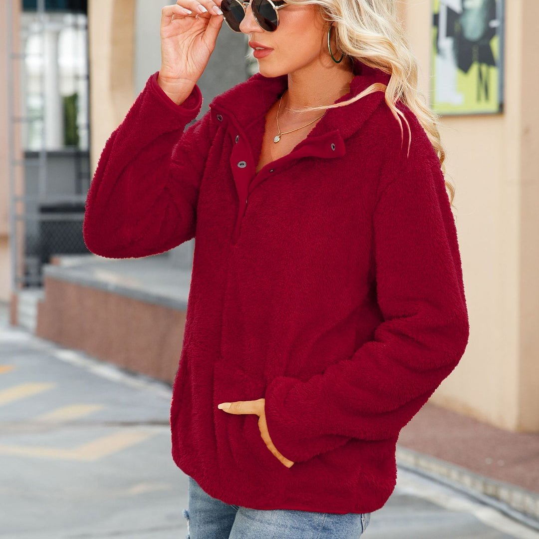Cozy fleece sweater for women with button placket and kangaroo pocket Lune London