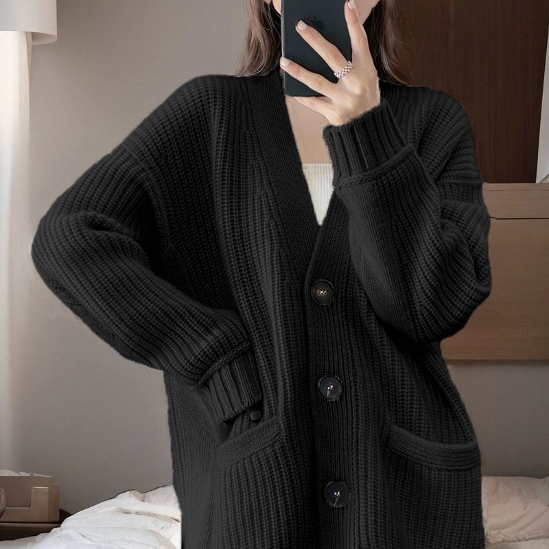 Ladies cozy knitted cardigan with large pockets Lune London