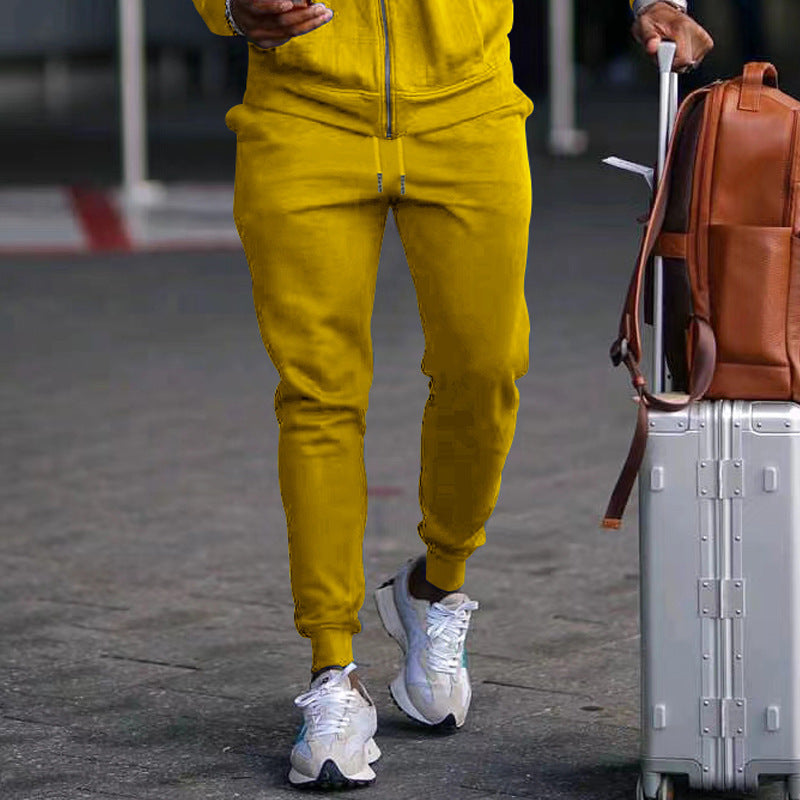 Comfortable pleated jogger pants for men with elastic waist and practical pockets Lune London