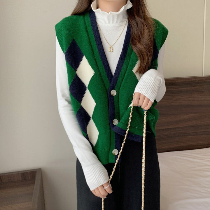 Knitted vest for women with diamond patterns and button details Lune London