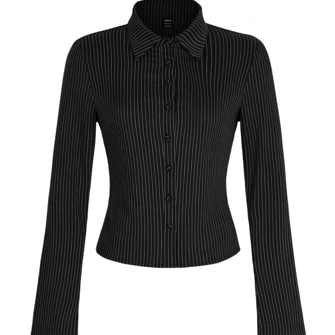 Women Elegant blouse with narrow stripes and fitted cut Lune London