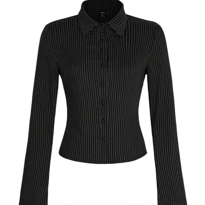 Women Elegant blouse with narrow stripes and fitted cut Lune London