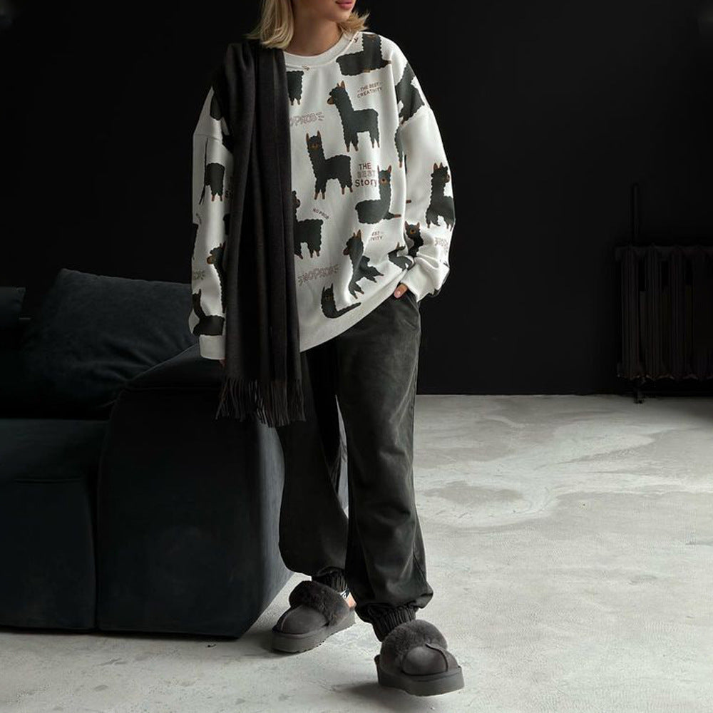 Casual sweatshirt for women with creative llama design Lune London