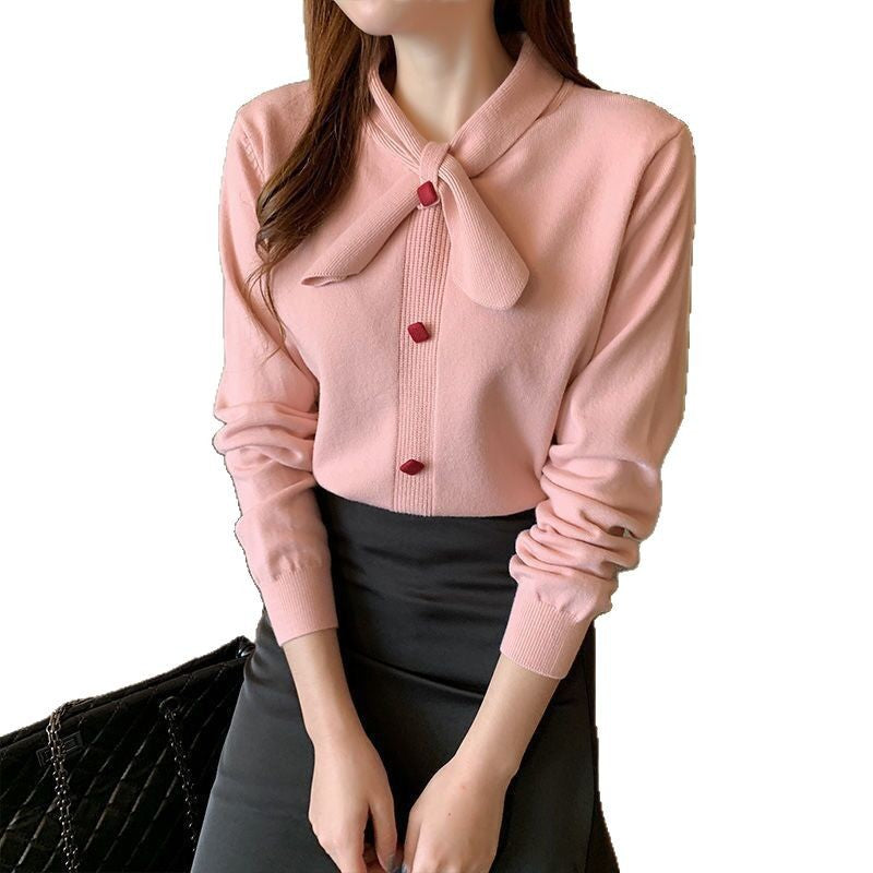 Blouse femme avec élégant col en nœud et détails de boutons décoratifs Chic & Stil