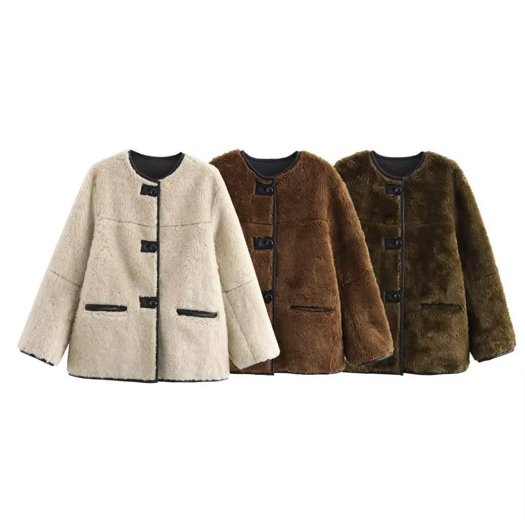Women’s plush jacket with high-quality faux fur and practical pockets Lune London