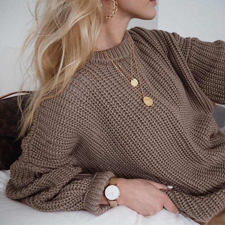 Chunky knit sweater for women with a relaxed fit and voluminous sleeves Chic and Style