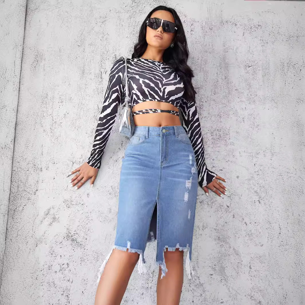 Jupe en denim décontractée pour femme avec ourlet asymétrique et détails déchirés Chic & Stil