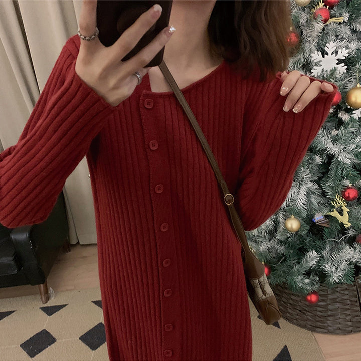 Robe tricotée pour femmes avec col roulé large et patte de boutonnage continue Chic & Stil