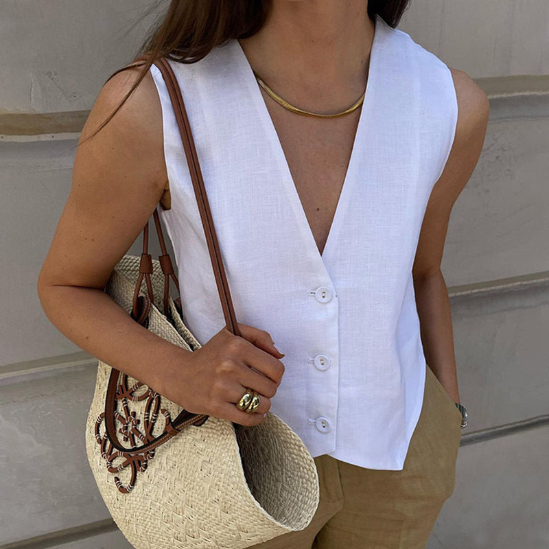Trendy women's outfit in lightweight linen Lune London