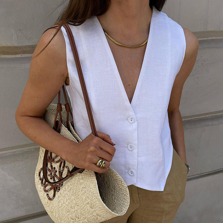 Trendy women's outfit in lightweight linen Lune London