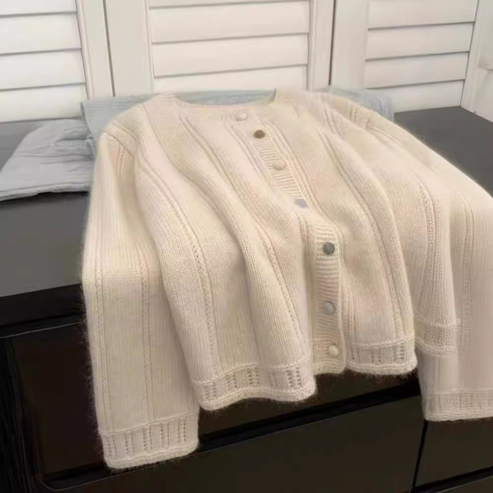 Women's knit jacket with a decorative ribbed design and button closure Lune London